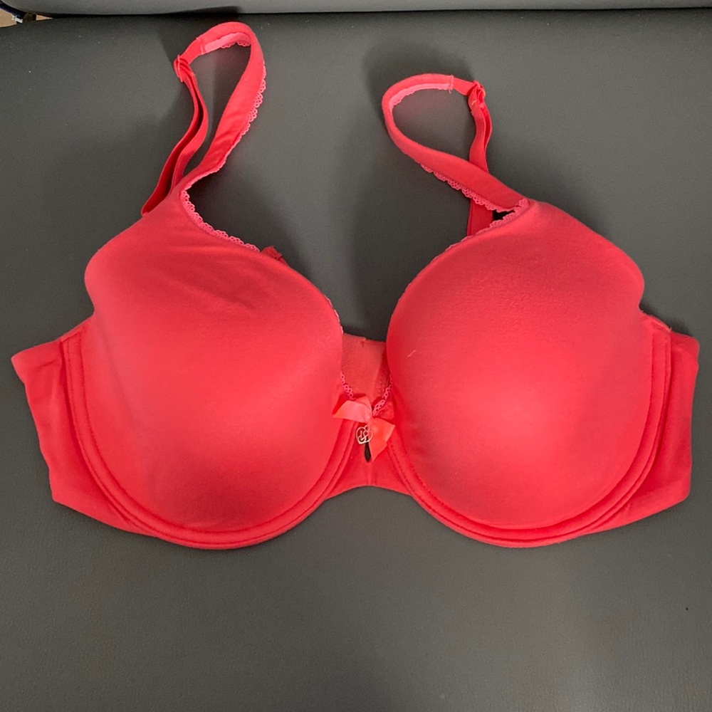 Victorias Secret body by Victoria lined perfect coverage bra.